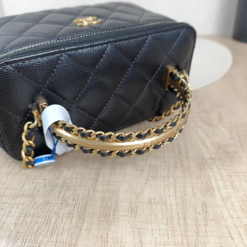 Chanel Crossbody Bag Edition Black Calfskin One Size16 × 8 × 9.5 cm — detail view 2 of 12