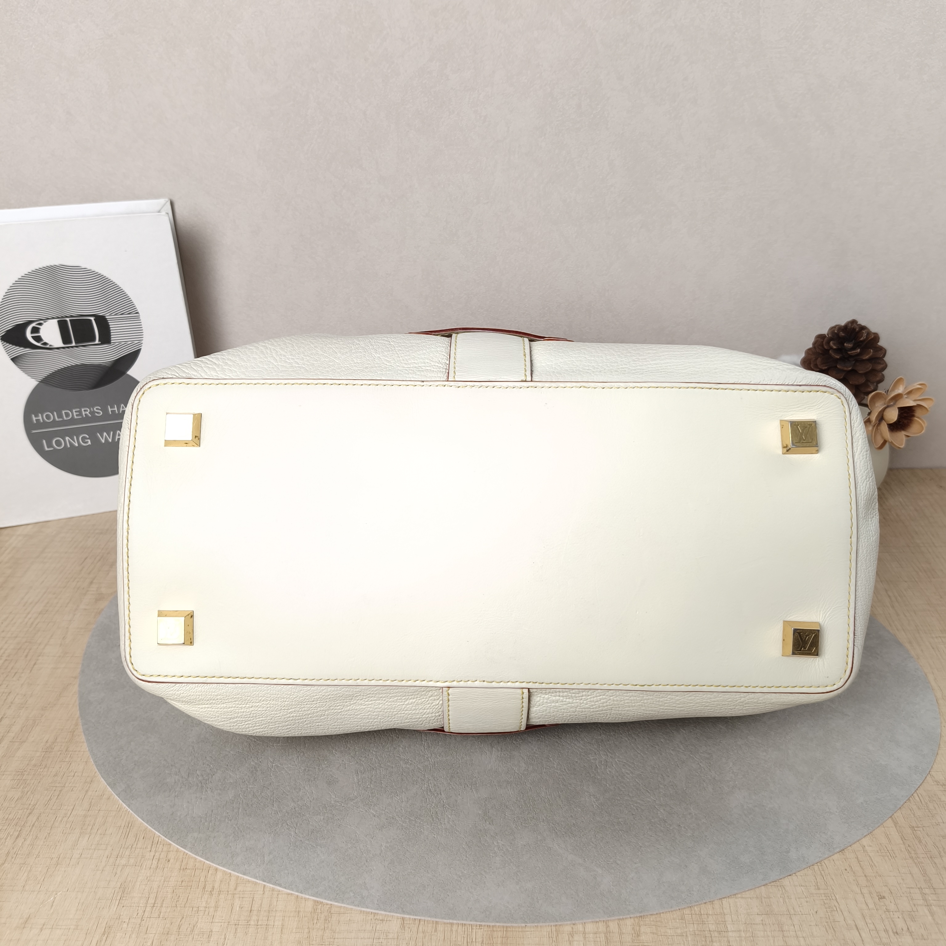 Louis Vuitton Top Handle Bag Suhali Vintage White Calfskin One Size33 × 14 × 21 cm — cover view 2 of 5