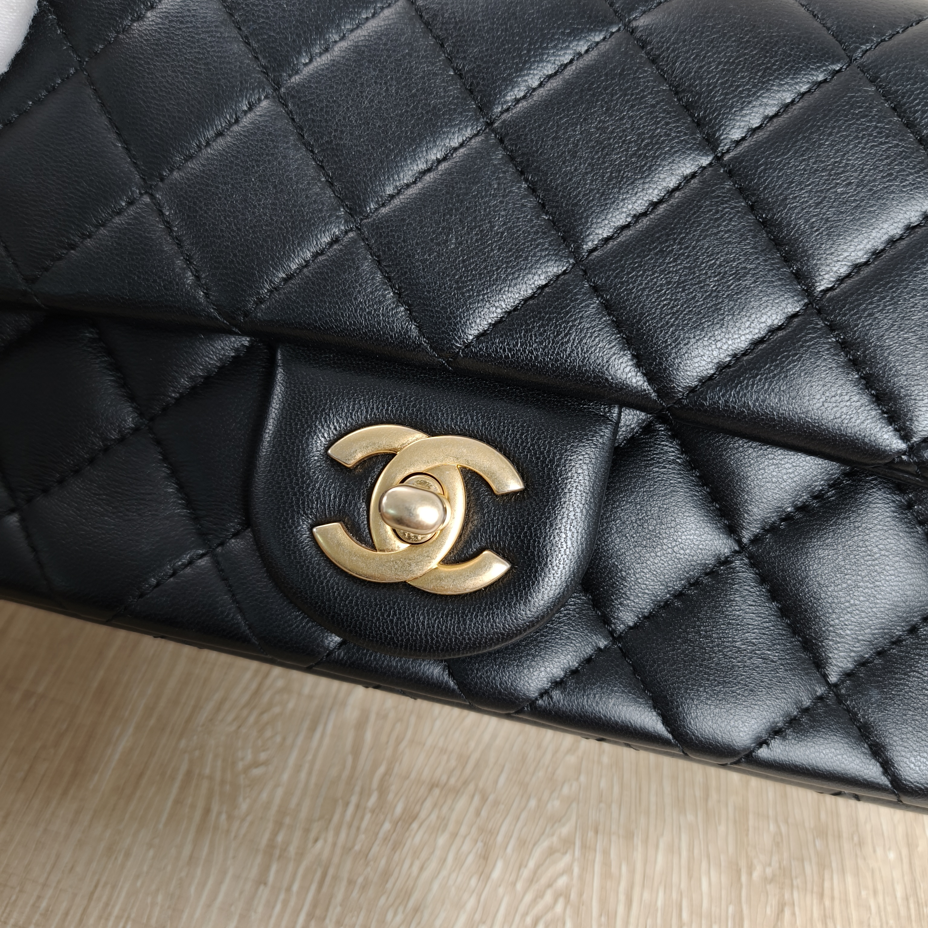 Chanel Crossbody Bag23s mini Black Lambskin mini21 × 8 × 13 cm — cover view 9 of 11