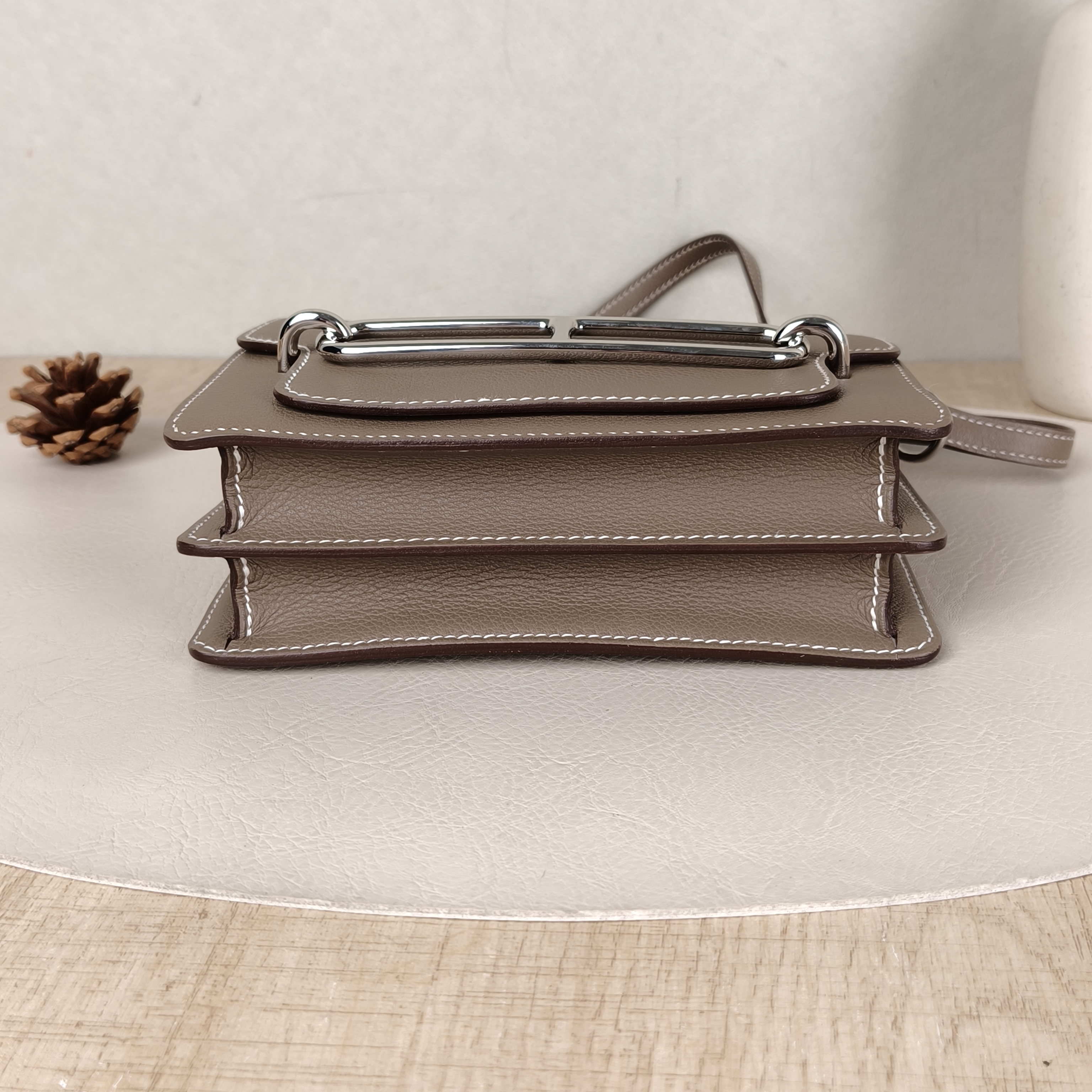 Hermès Crossbody Bag Roulis 19 Evercolor Calfskinmini18 × 6 × 15 cm — cover view 5 of 5