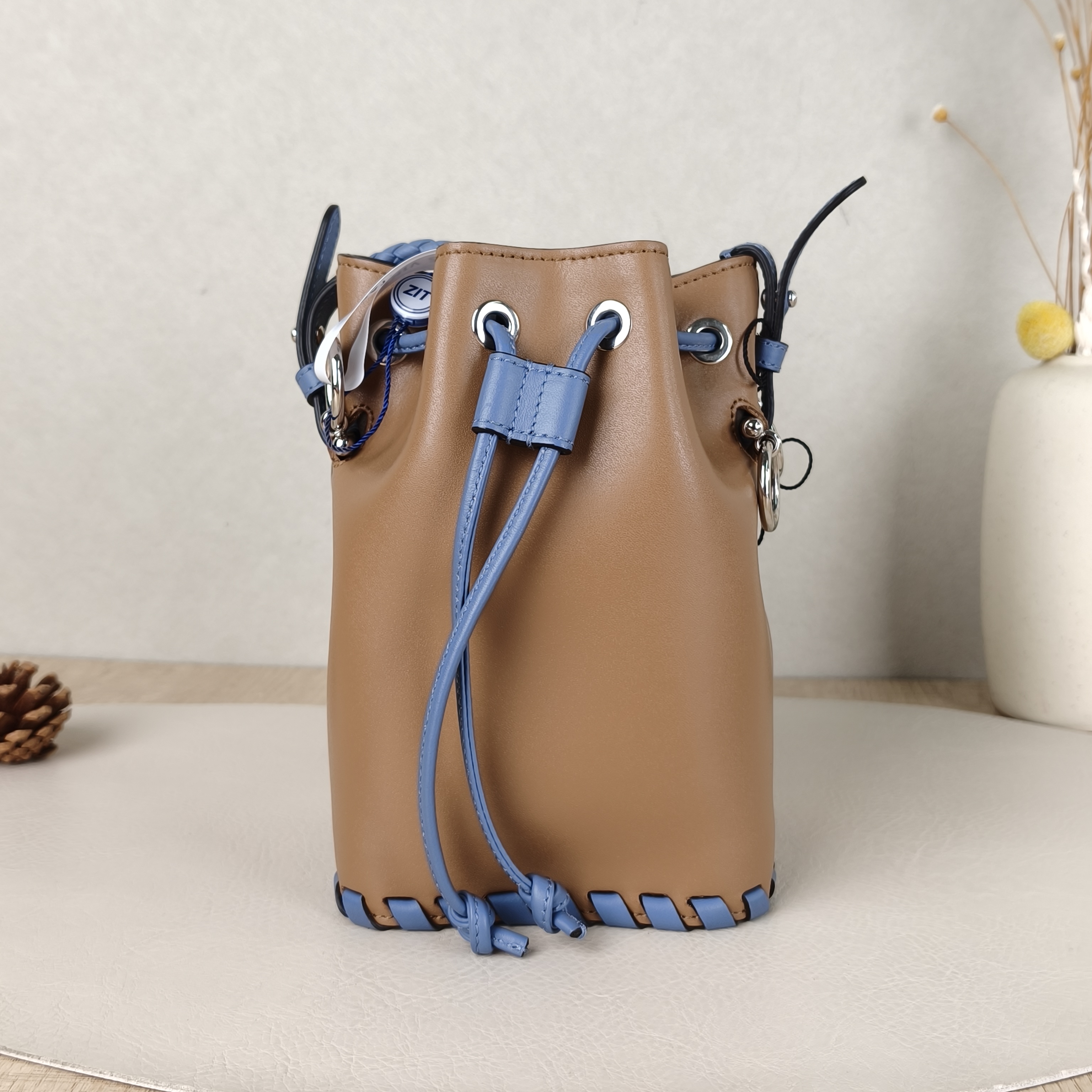 FENDI Crossbody Bag Mon Tresor Bucket Bag Brown Calfskin Small12 × 10 × 18 cm