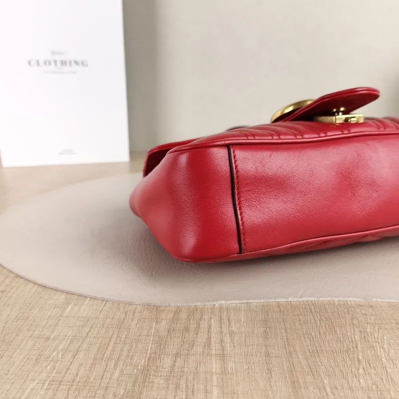 GUCCI Crossbody Bag GG Marmont Medium Marmont 26Red Calfskin Medium26 × 7 × 15 cm — detail view 2 of 11