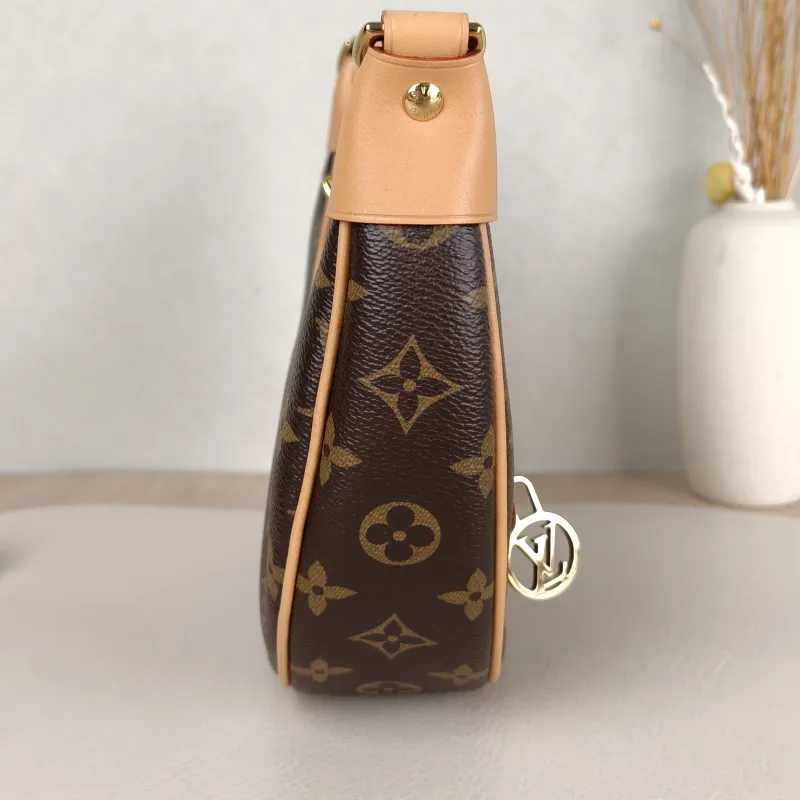 Louis Vuitton Crossbody Bag Loop Monogram PVC Small 23 × 6 × 13 cm — detail view 12 of 14