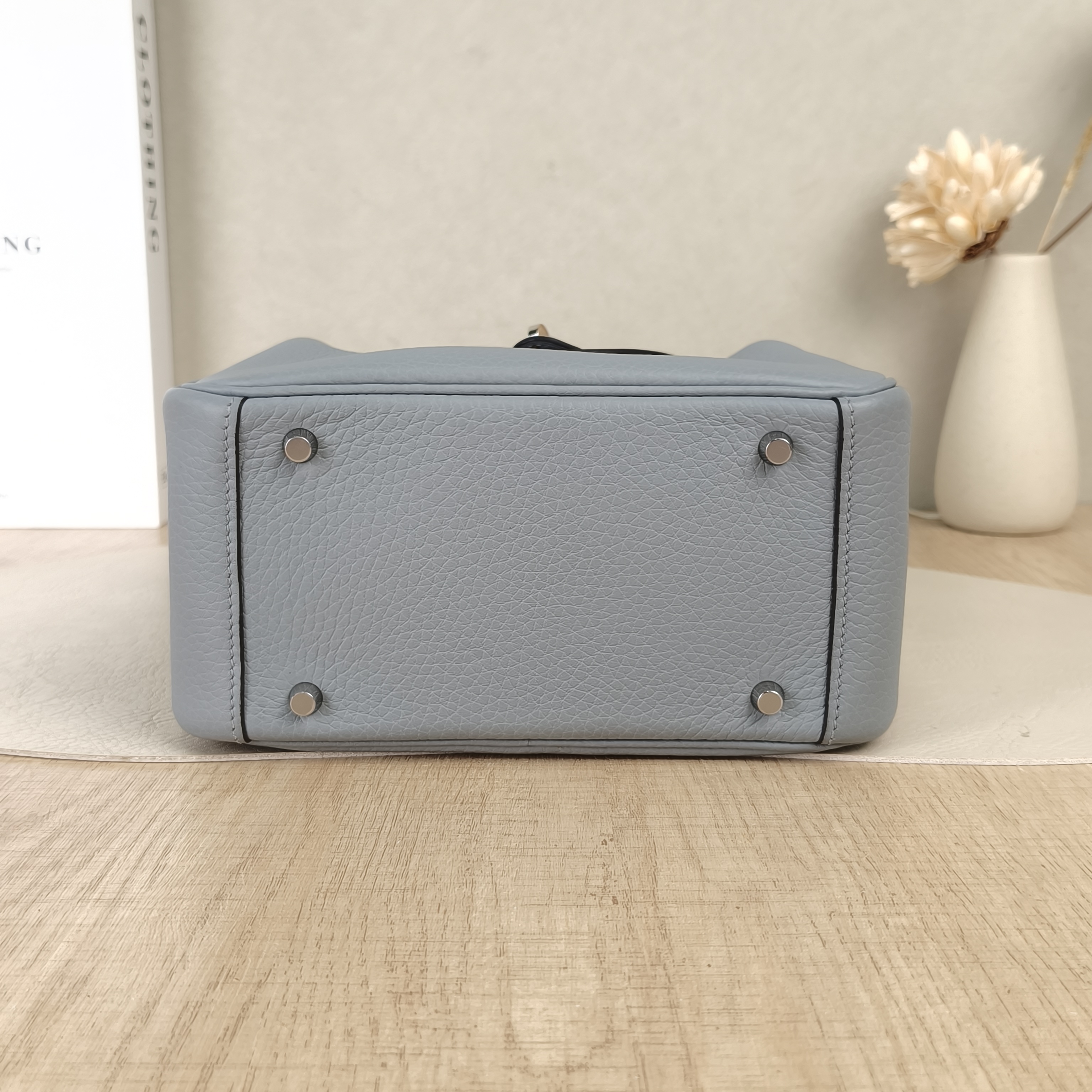 Hermès Crossbody Bag Lindy Mini 19 TC Calfskinmini19 × 9.5 × 13 cm — cover view 5 of 5