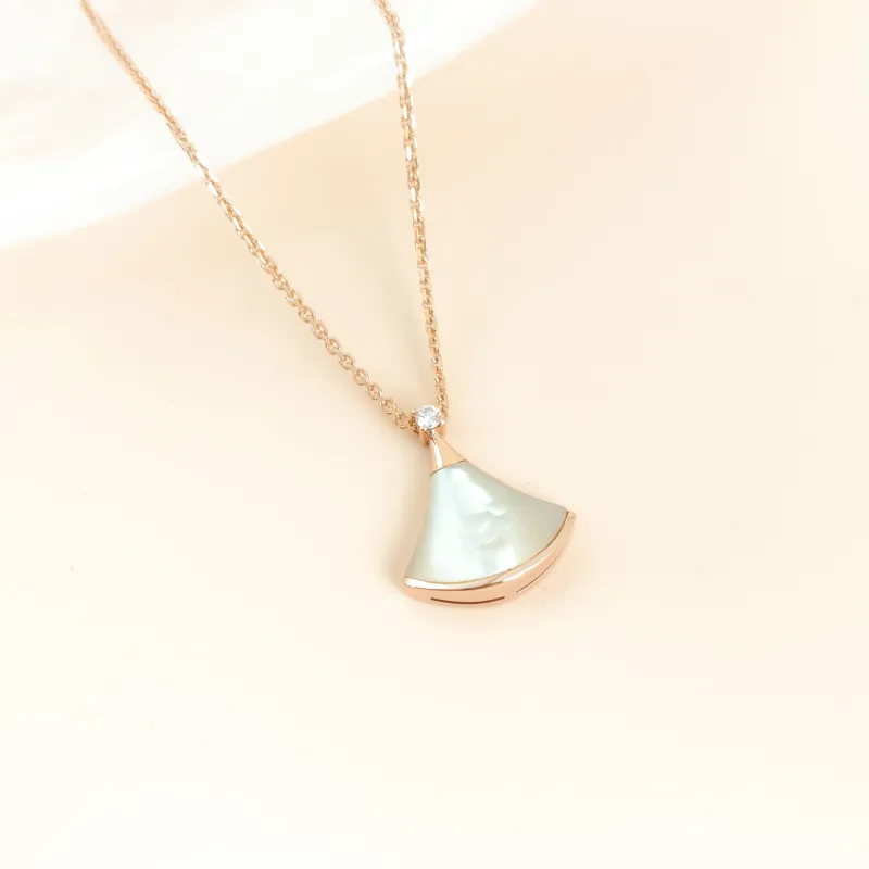 Bvlgari Necklace Divas' Dream White Mother-of-Pearl Diamond18KR ose Gold One Size 43cm โ cover view 3 of 10