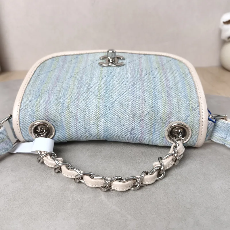 Chanel Crossbody Bag Crossbody Bag One Size17 × 6 × 14 cm — detail view 9 of 15