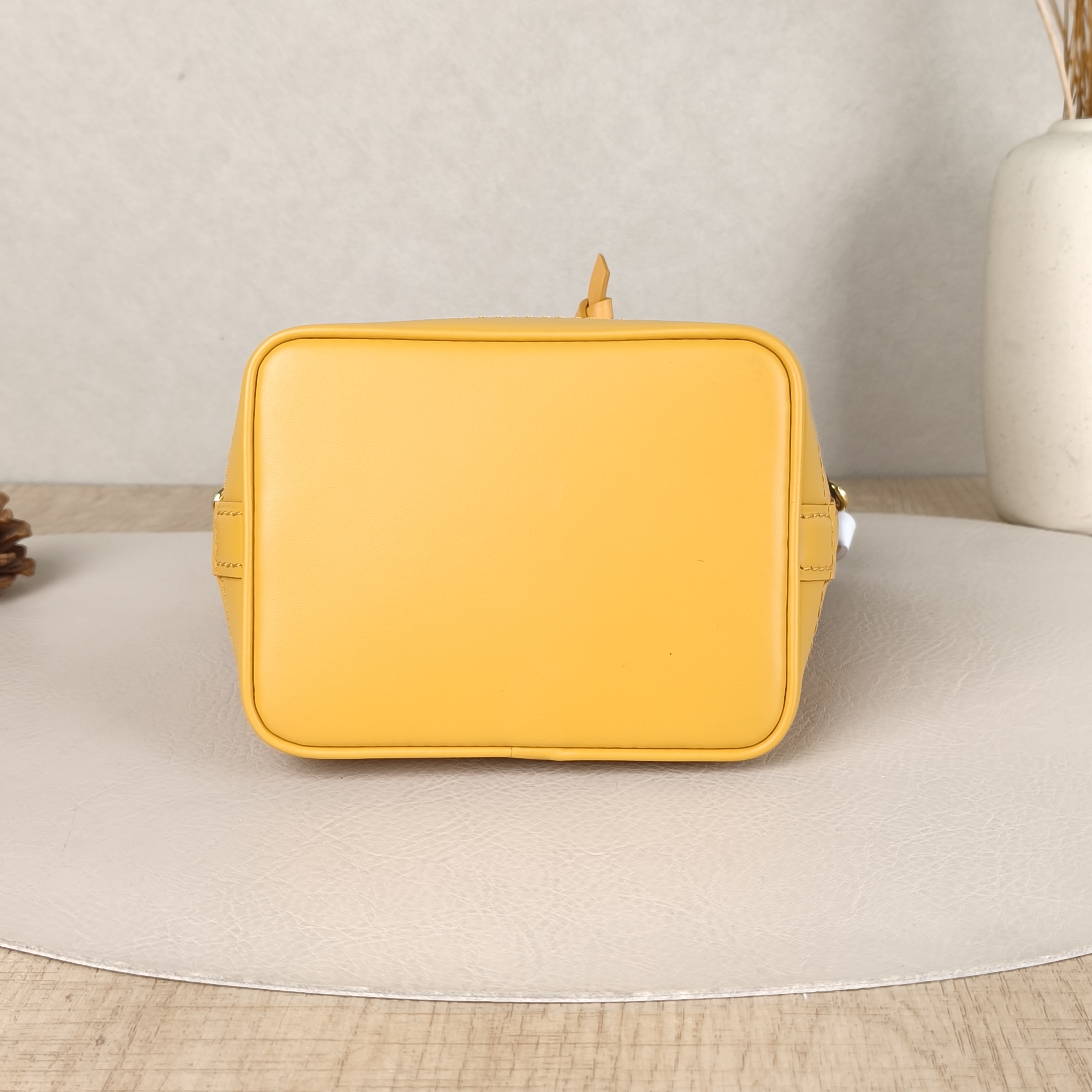 Louis Vuitton Shoulder Bag NANO NOÉ Bucket Bag Nano Yellow Calfskinnano13 × 10 × 16 cm — cover view 3 of 5