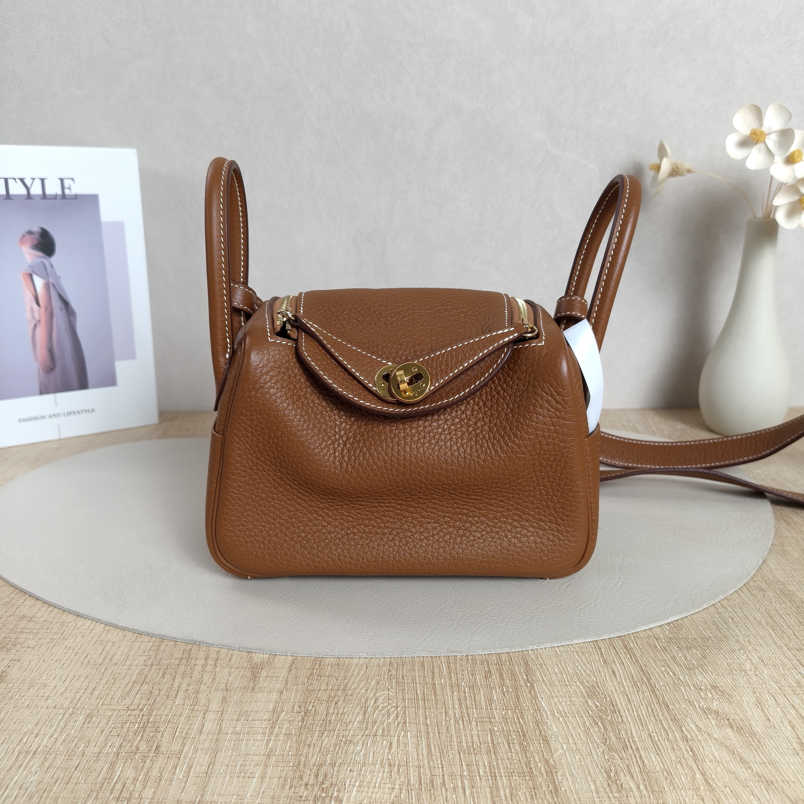 Hermès Shoulder Bag Lindy Mini 19 Clemence Taurillon TC Calfskinmini19 × 9 × 13 cm