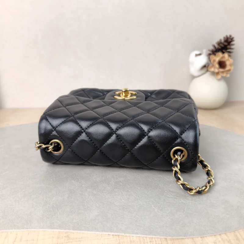 Chanel Crossbody Bag Black Lambskin One Size 17 × 8 × 13.5 cm — detail view 9 of 14