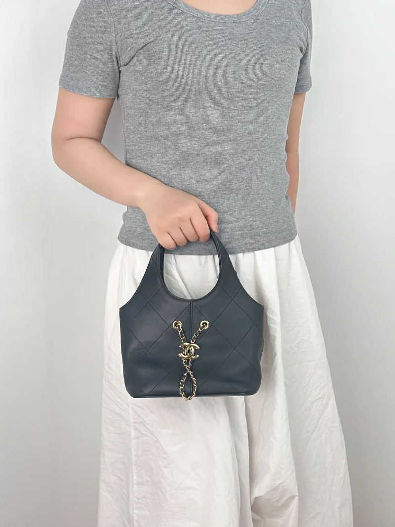Chanel Top Handle Bag26p hobo Black Calfskin Small21 × 10 × 27.5 cm — on-model view 2 of 2