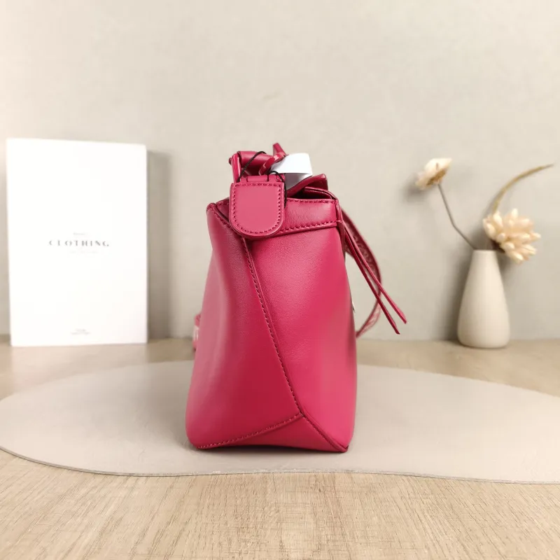 LOEWE Crossbody Bag Puzzle Red CC alfskin Small24 × 10.5 × 16.5 cm — detail view 7 of 14