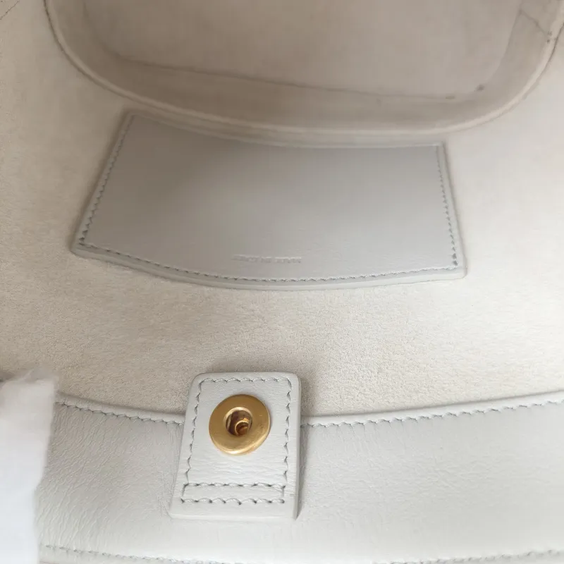 CELINE Shoulder Bag BUCKET TRIOMPHE Bucket Bag White Calfskinmini16 × 7 × 19.5 cm — detail view 1 of 10