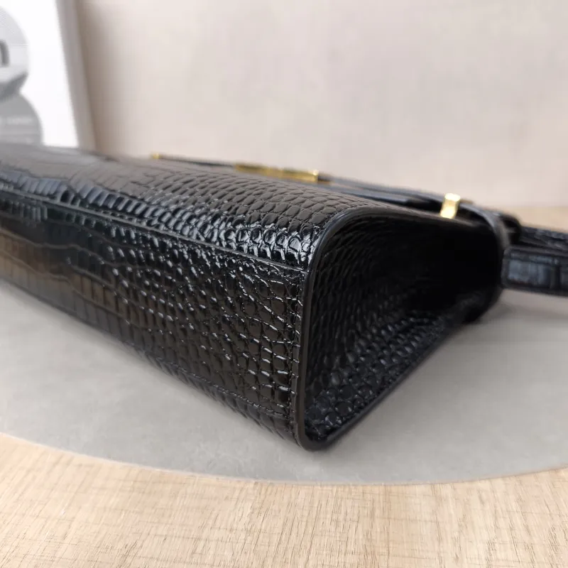 SAINT LAURENT Shoulder Bag MANHATTAN Black Calfskin Medium29 × 7.5 × 20 cm — detail view 2 of 12