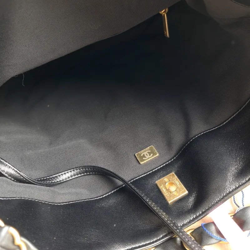 Chanel Shoulder Bag hobo Black Lambskin One Size 39 × 9 × 23 cm — detail view 3 of 12