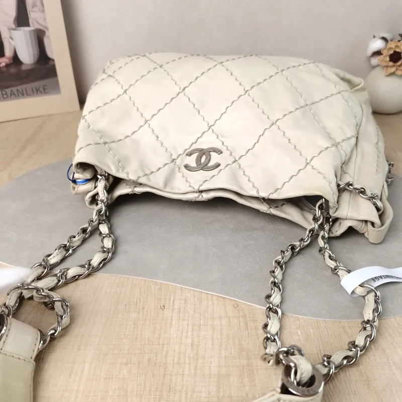 Chanel Shoulder Bag Tote Bag Beige Calfskin 37 × 7 × 29 cm 11 — detail view 3 of 12