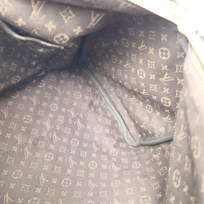 Louis Vuitton Shoulder Bag EXPRESS Shoulder Bag Green Suede Medium 36 × 18.5 × 24 cm — detail view 4 of 13