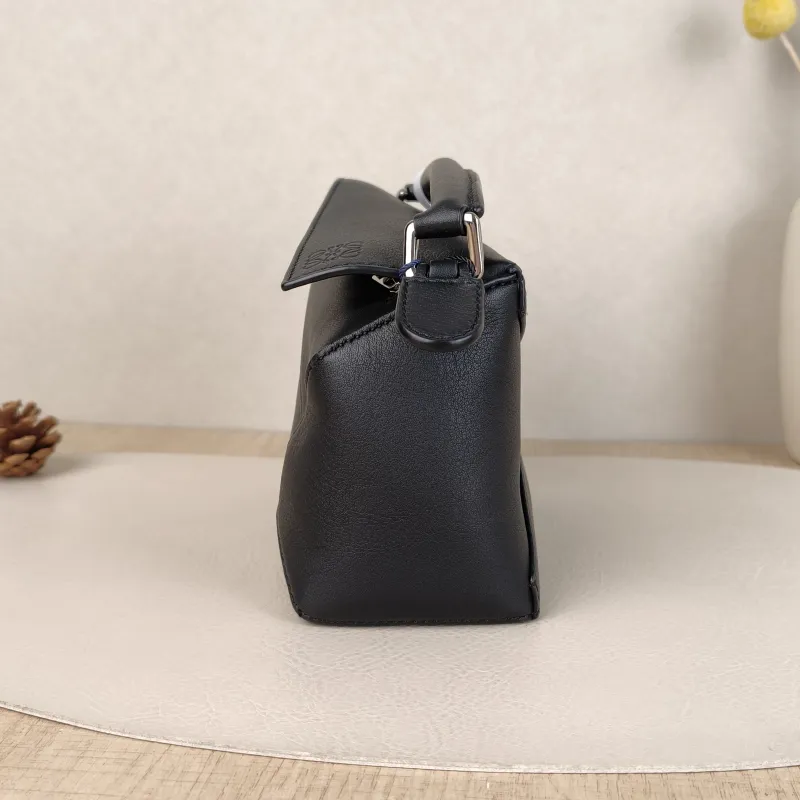 LOEWE Crossbody Bag Puzzle Black CC alfskinmini18 × 8 × 12.5 cm — detail view 9 of 12