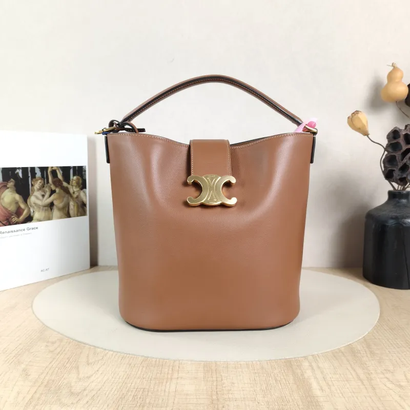 CELINE Crossbody Bag Louise Bucket Bag Calfskin Medium24 × 16 × 28 cm