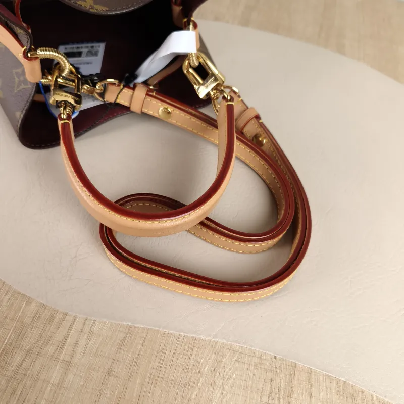 Louis Vuitton Crossbody Bag NÉONOÉ Bucket Bag BB Monogram PVC BB 20 × 13 × 20 cm — detail view 6 of 10