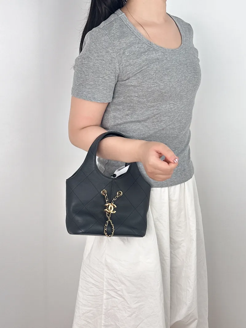 Chanel Top Handle Bag26p hobo Black Calfskin Small21 × 10 × 27.5 cm — on-model view 1 of 2