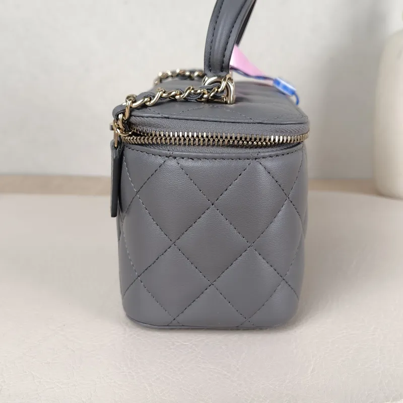Chanel Crossbody Bag Edition Grey Lambskinmini16 × 8 × 9.5 cm — detail view 7 of 14