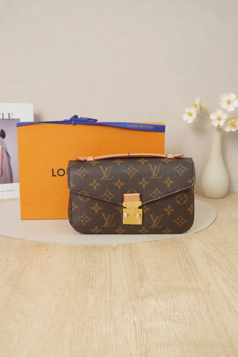 Louis Vuitton Monogrampvc Microchip Edition · Box Two Straps · 21.5 × 6 × 13.5 cm — cover view 5 of 7