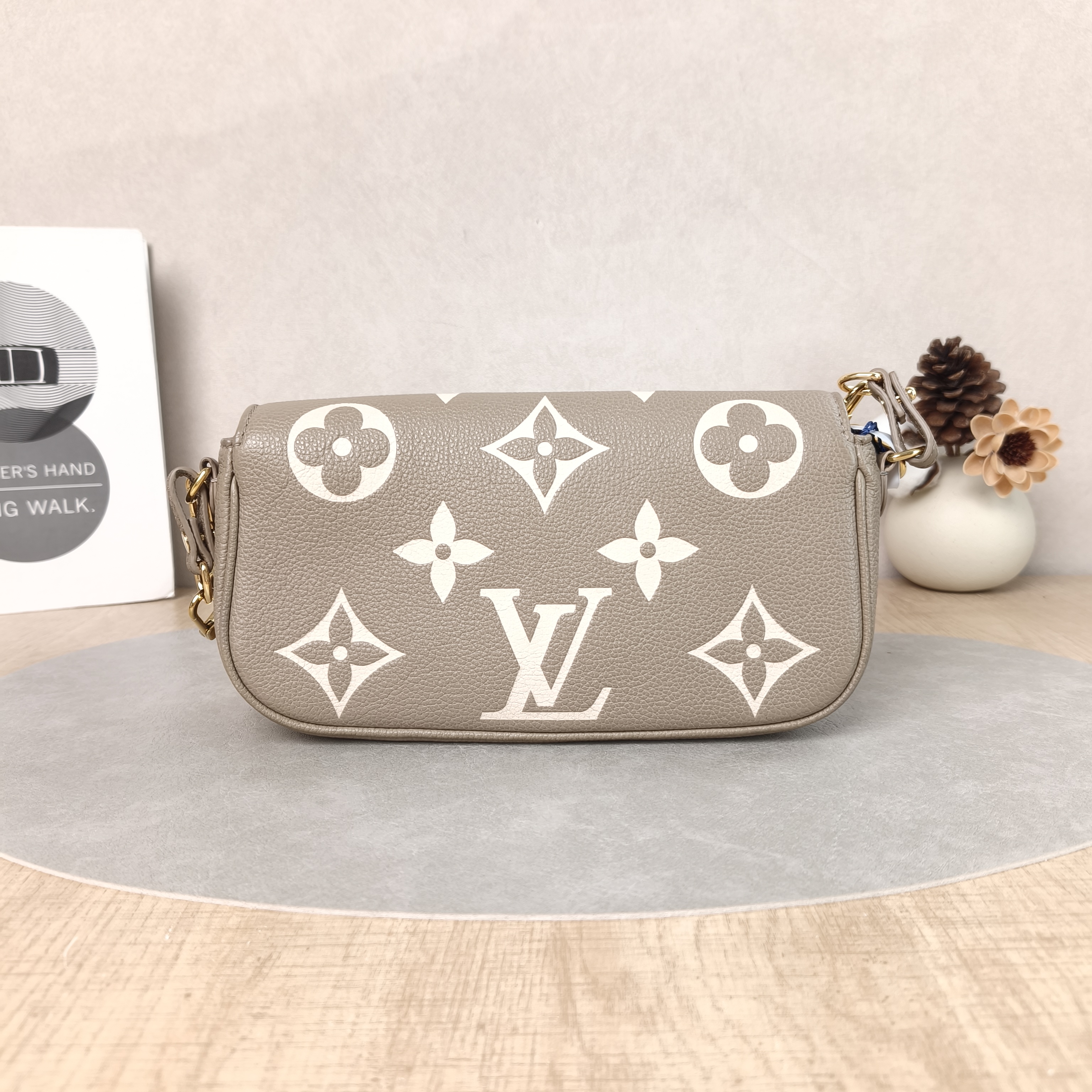 Louis Vuitton Crossbody Bag IVY Empreinte Embossed Calfskin Small23.5 × 4.3 × 12 cm — cover view 4 of 5