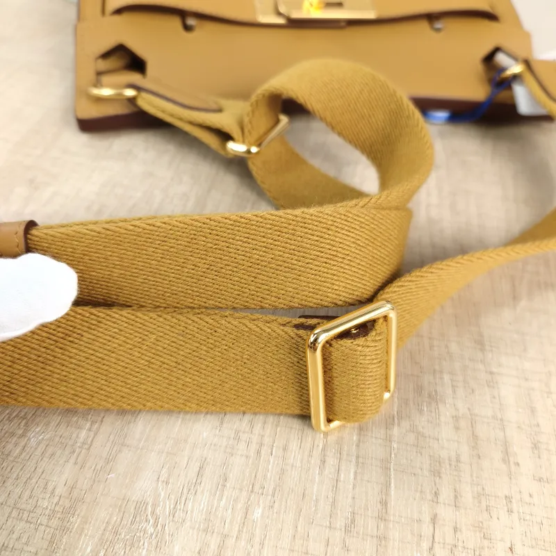 Hermès Crossbody Bag Jypsiere 23 4B Swift Calfskin Mini 23 × 5 × 17 cm W — detail view 12 of 12