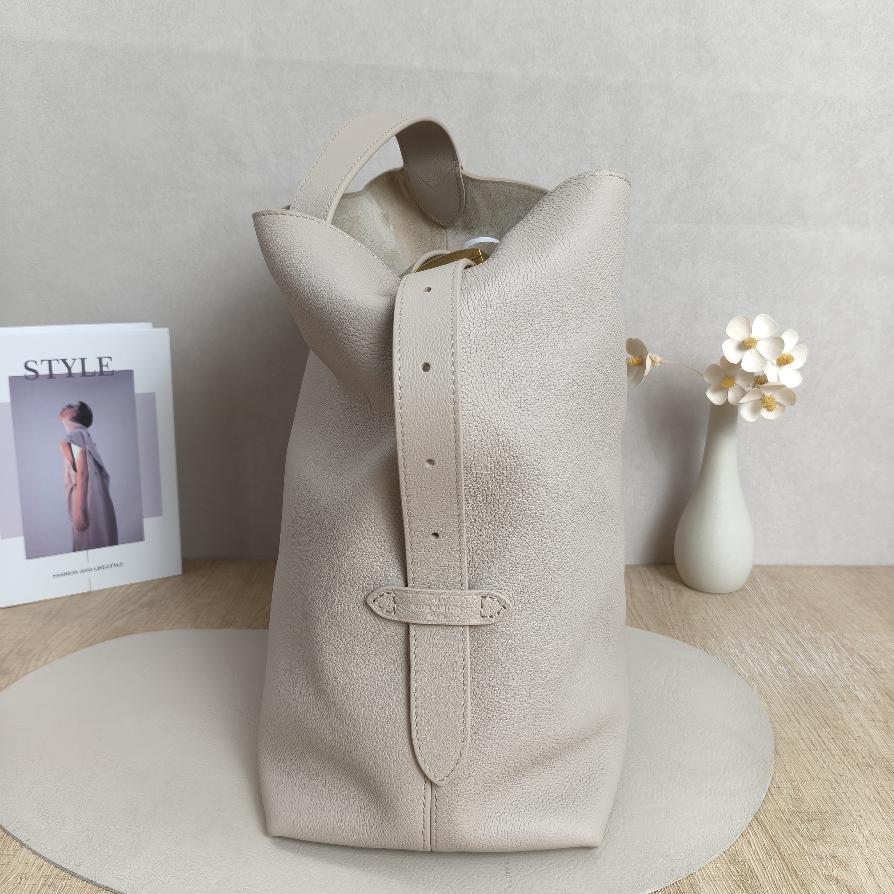 Louis Vuitton Shoulder Bag Low Key Hobo Shoulder Bag Calfskin Medium31 × 18 × 35 cm — cover view 3 of 10