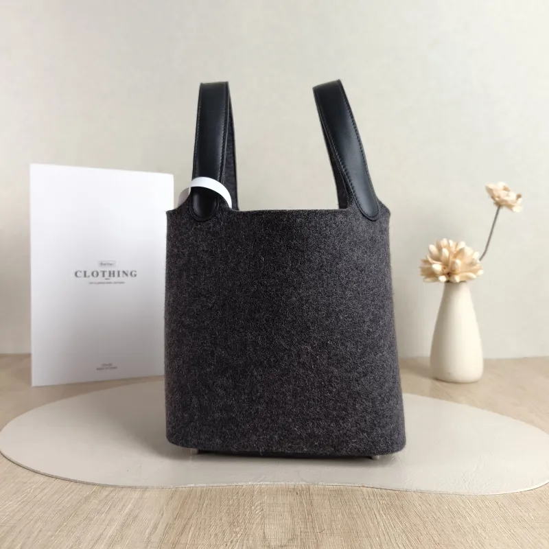 Hermès Top Handle Bag Picotin Lock 18 18 89Black Small 18 × 13 × 18 cm U — detail view 7 of 10