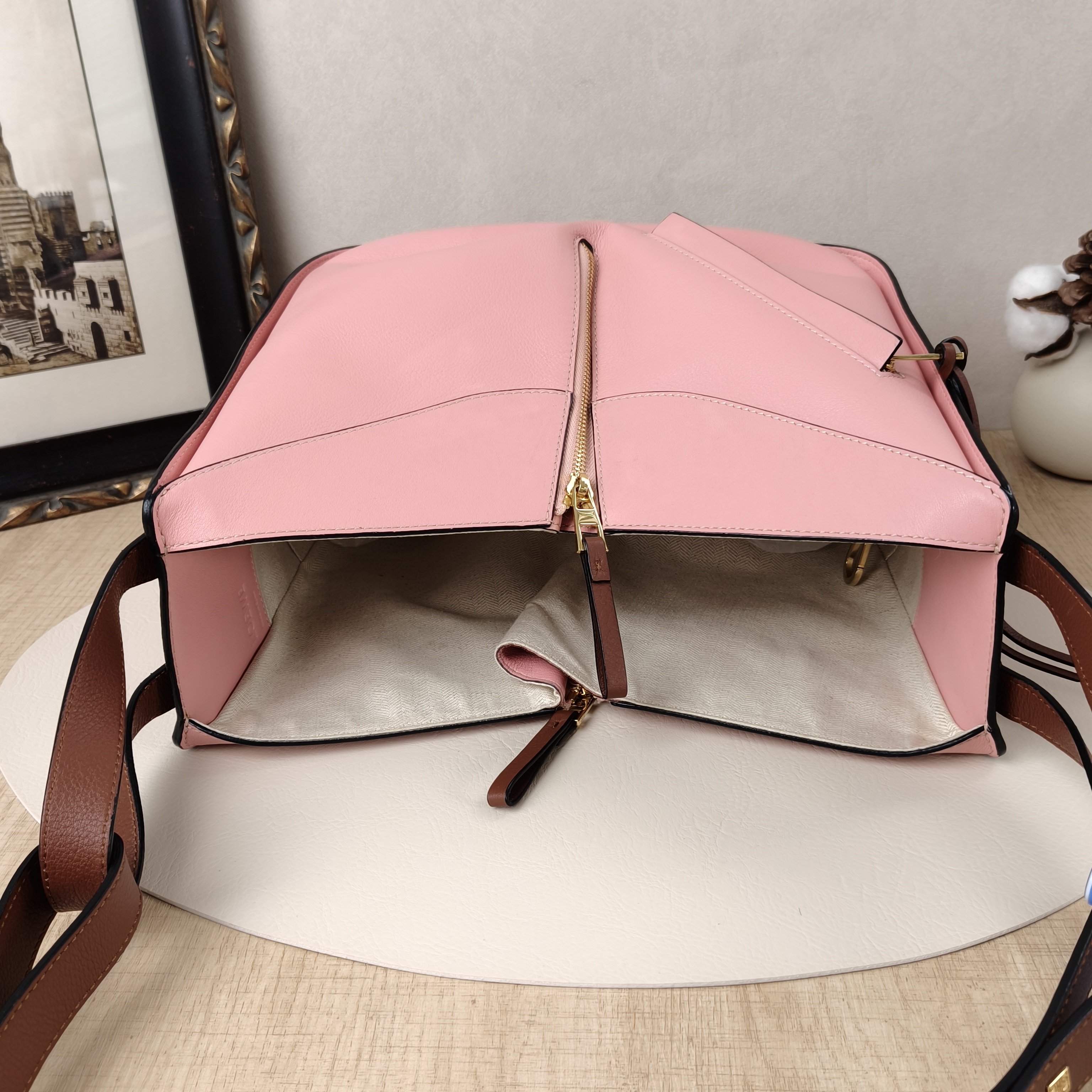 LOEWE Crossbody Bag Hammock Colorblock Calfskin Medium29 × 14 × 32 cm — cover view 4 of 9