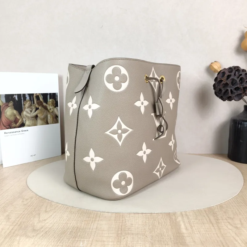 Louis Vuitton Shoulder Bag NÉONOÉ Bucket Bag · White Empreinte Embossed Calfskin Medium 26 × 17.5 × 26 cm — cover view 4 of 5