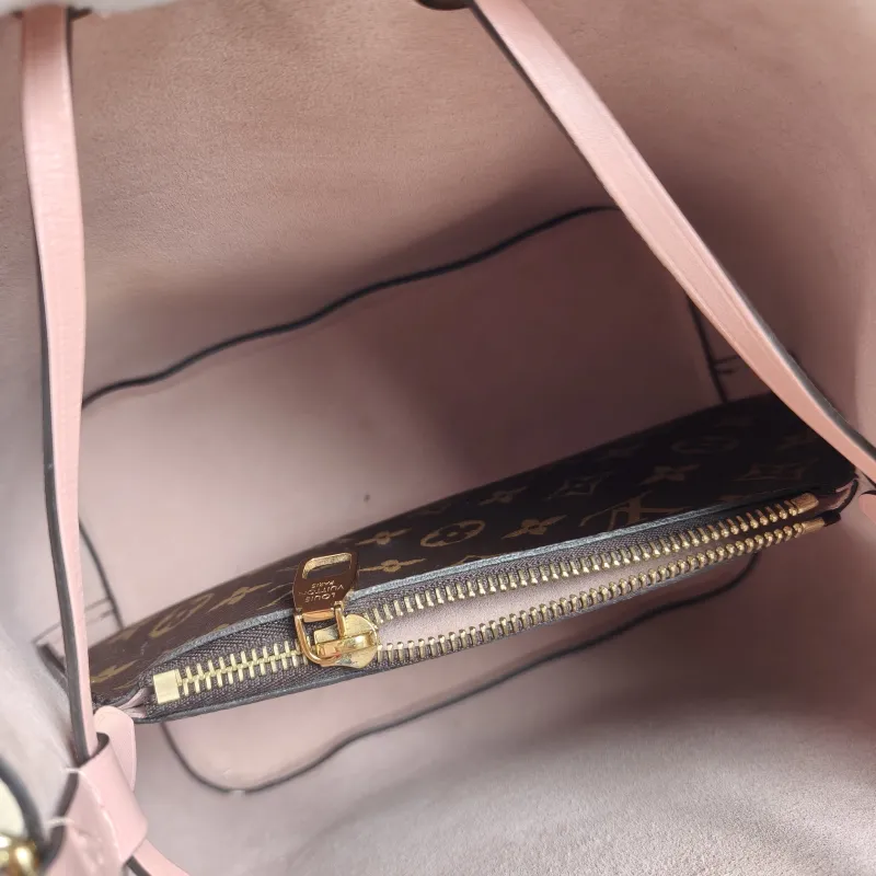 Louis Vuitton Shoulder Bag NÉONOÉ Bucket Bag PVC Medium 26 × 17.5 × 26 cm — detail view 4 of 10