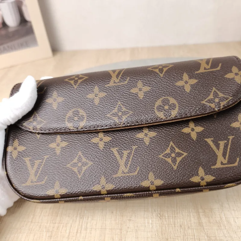 Louis Vuitton Crossbody Bag IVY Monogram PVC Small 23.5 × 4.3 × 12 cm — detail view 12 of 13