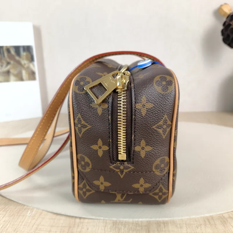 Louis Vuitton Shoulder Bag cite Monogram PVC One Size 26 × 11 × 16 cm — detail view 11 of 12