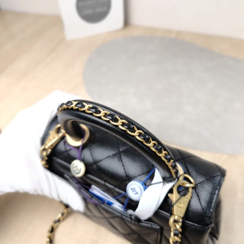Chanel Crossbody Bag Edition coco handle Black Grained Calfskinmini19 × 9 × 13 cm — detail view 10 of 18