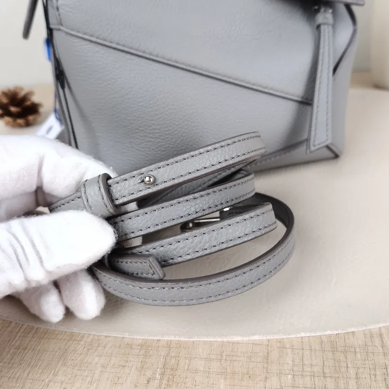 LOEWE Crossbody Bag Puzzle Grey Calfskinmini18 × 8 × 12.5 cm — detail view 1 of 11