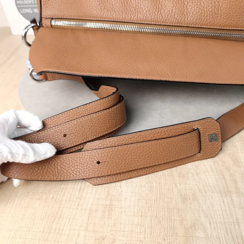 LOEWE Crossbody Bag Puzzle Brown Calfskin Large36 × 20 × 22 cm — detail view 1 of 13