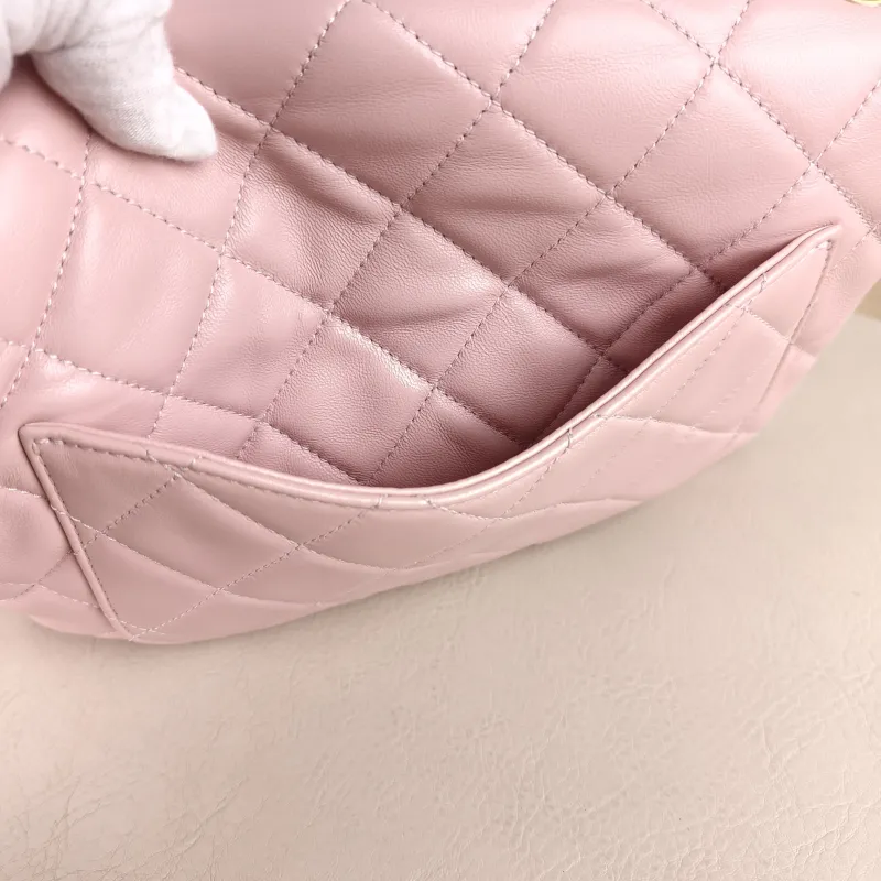 Chanel Crossbody Bag Pink Crossbody Bag Pink Lambskin One Size 23 × 5 × 16 cm — detail view 11 of 13