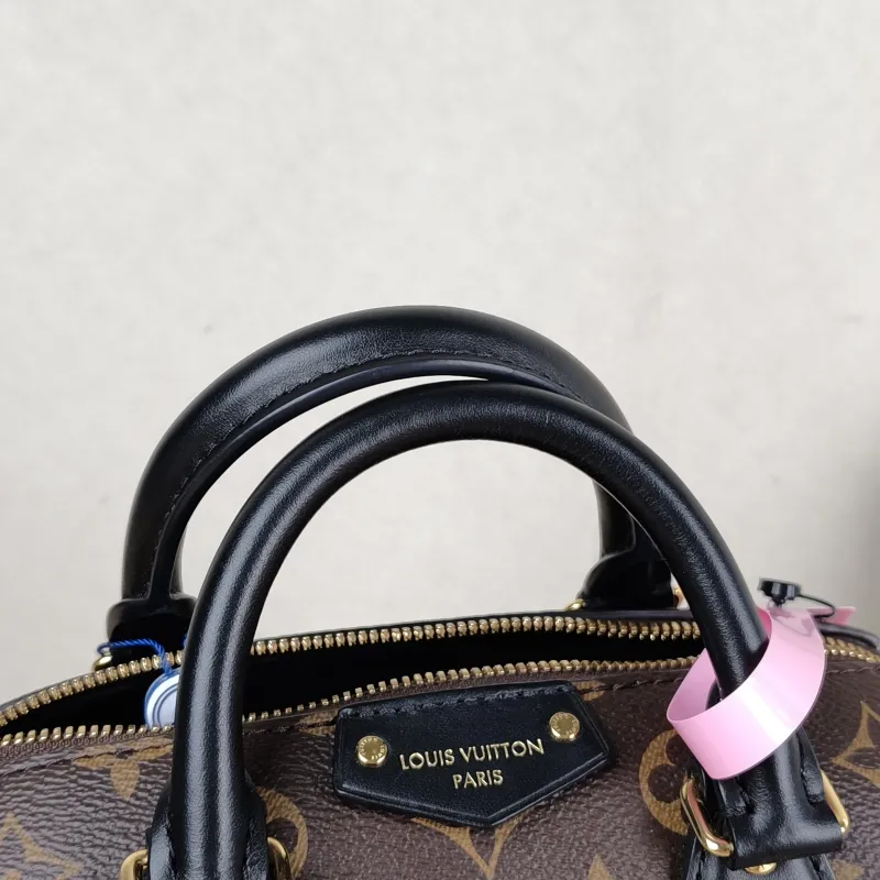 Louis Vuitton Crossbody Bag Speedy Trunk 20 Monogram PVC Small 20.5 × 11 × 13.5 cm — detail view 4 of 14