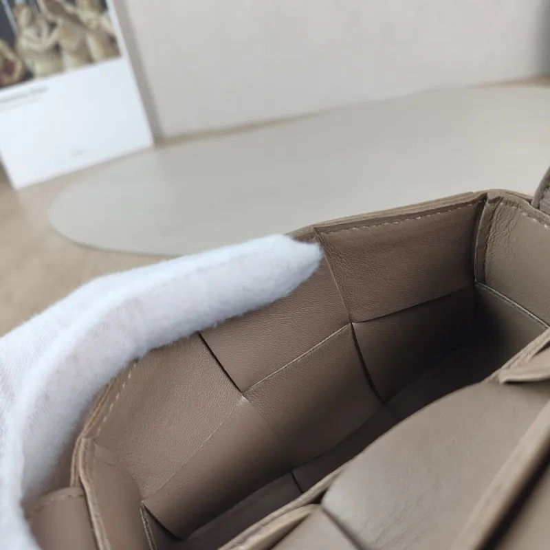 Bottega Veneta Crossbody Bag Cassette Woven Brown Lambskin Mini 12 × 5 × 8.5 cm — detail view 5 of 12
