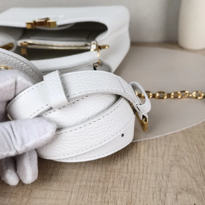 Louis Vuitton Shoulder Bag MY Capucines White Calfskin One Size 23 × 8 × 15 cm — detail view 3 of 13