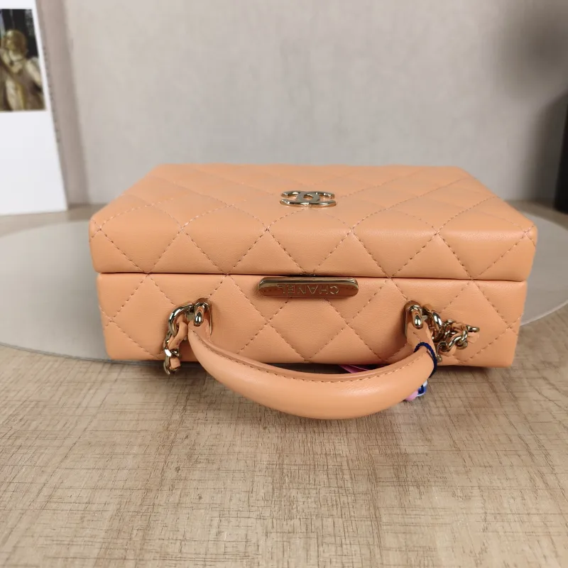 Chanel Crossbody Bag Box Bag Pink Lambskin One Size18.5 × 7 × 12 cm — detail view 4 of 11