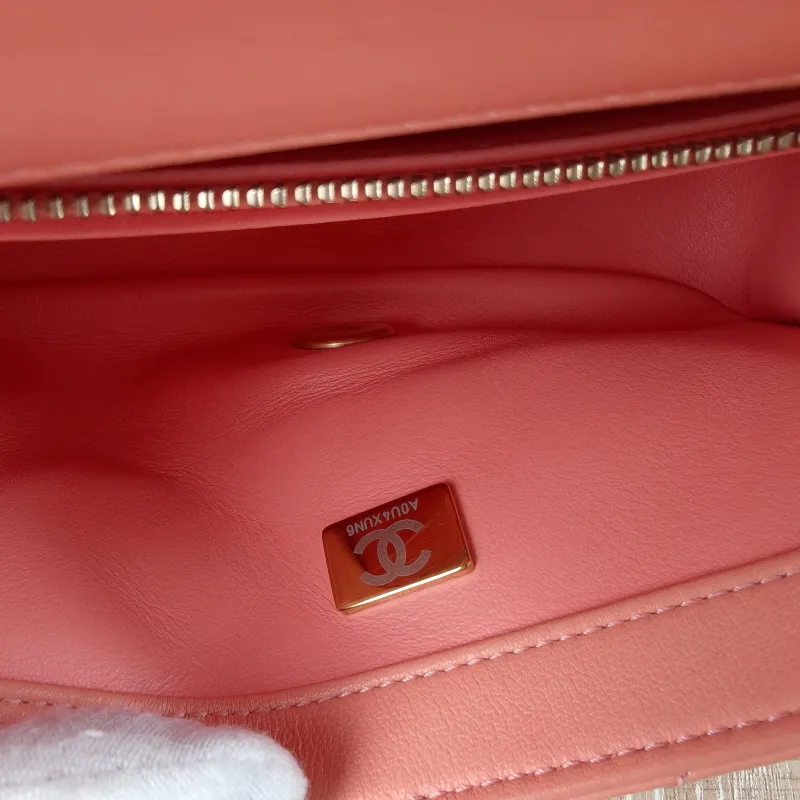 Chanel Crossbody Bag Pink Lambskin One Size 17 × 8 × 13.5 cm — detail view 5 of 12