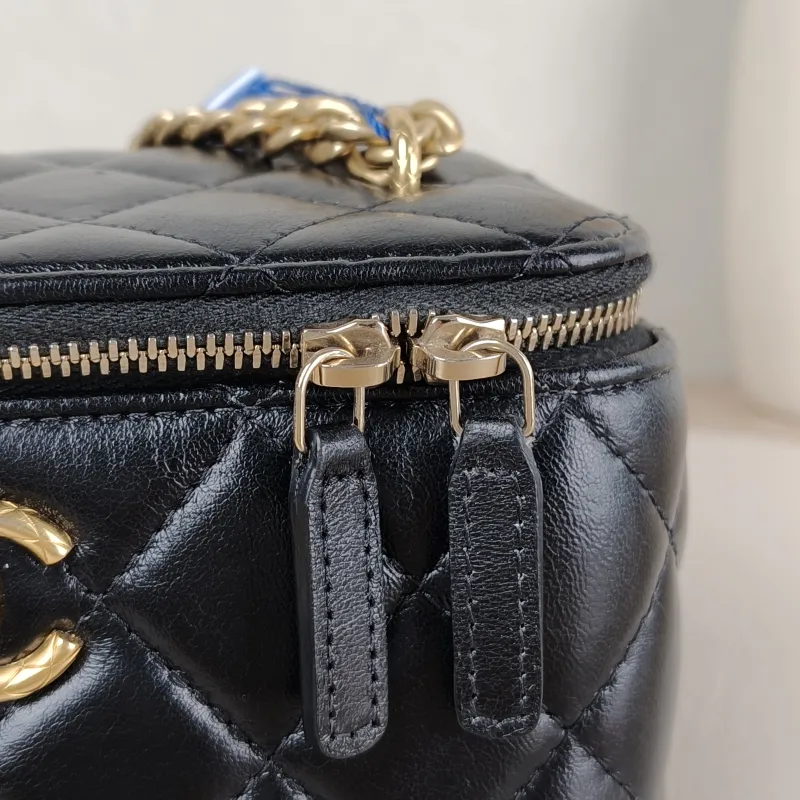 Chanel Crossbody Bag Edition Black Lambskin One Size 16 × 8 × 9.5 cm — detail view 7 of 14