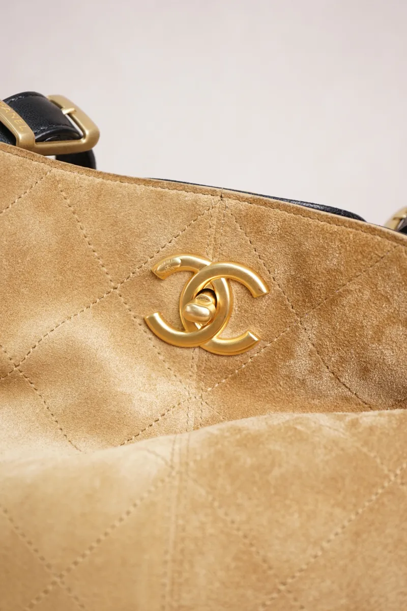 Chanel 25a Suede hobo Brown Black Microchip Edition · 29 × 11 × 33 cm — detail view 8 of 20