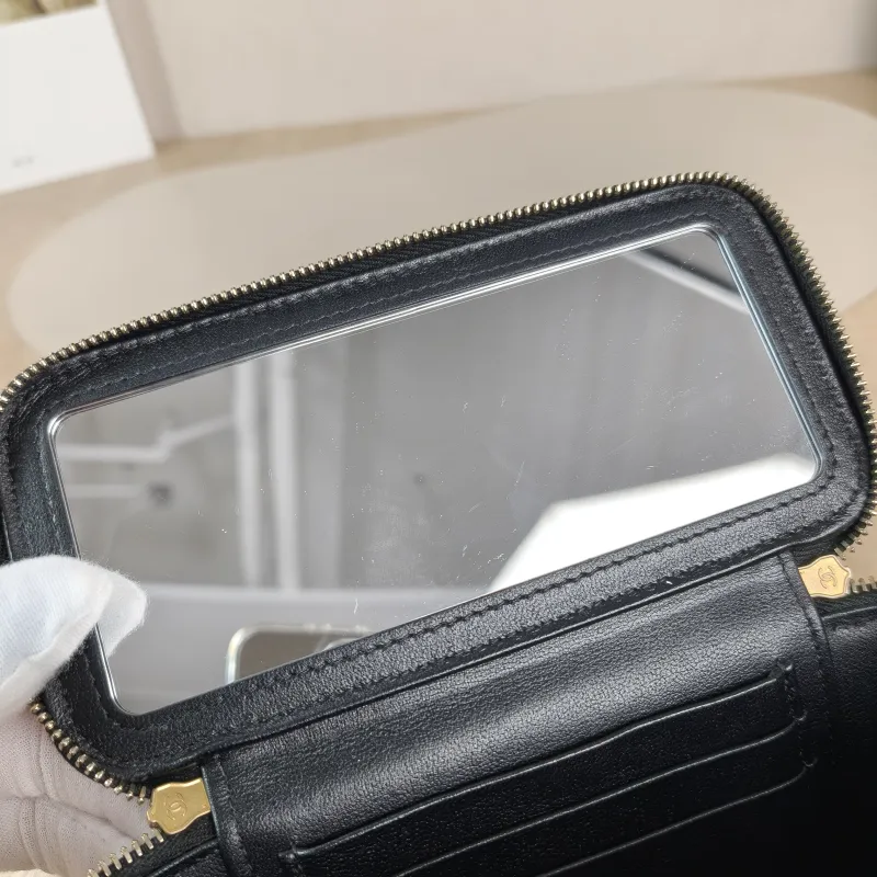 Chanel Crossbody Bag Edition Black Calfskin One Size16 × 8 × 9.5 cm — detail view 8 of 12