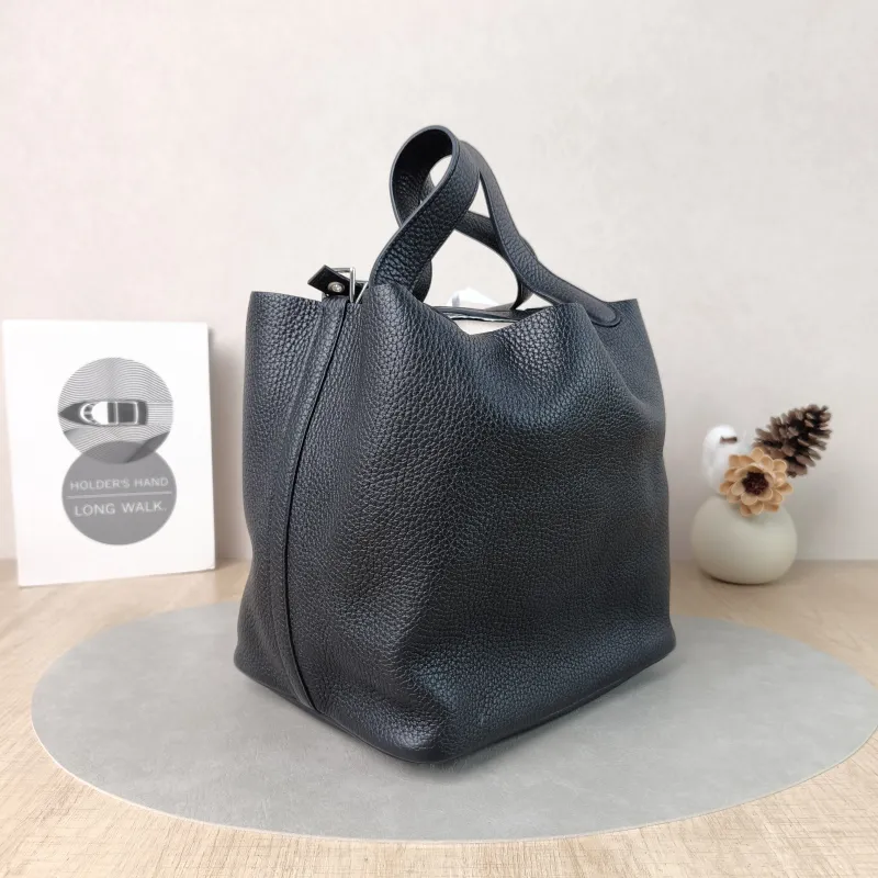 Hermès Top Handle Bag Picotin Lock 22 22 Black Taurillon Clemence TC Calfskin Medium 22 × 18 × 21 cm C — cover view 6 of 6