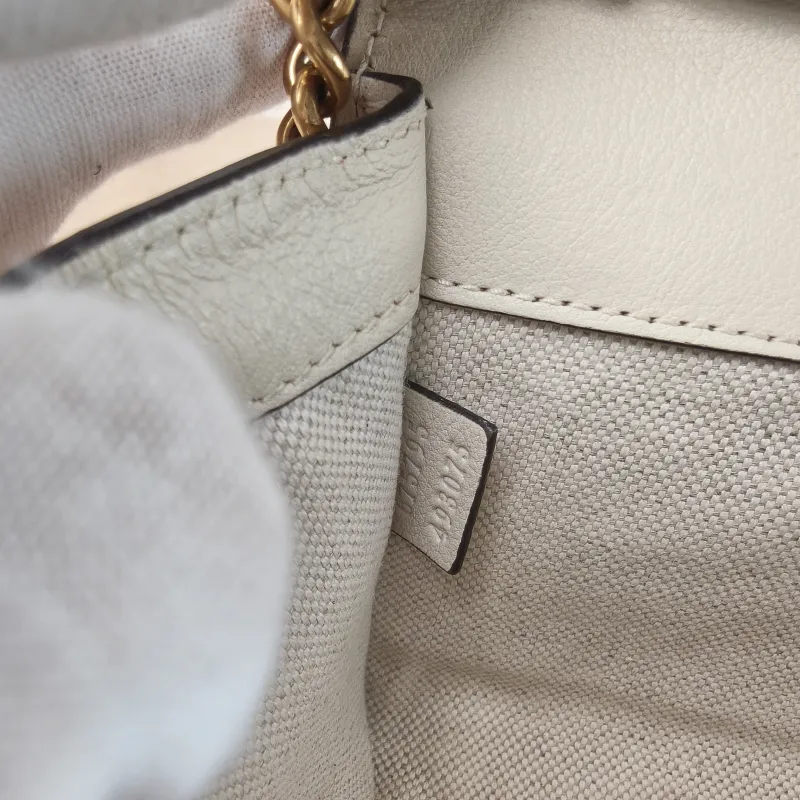 GUCCI Crossbody Bag Diana Crossbody Bag White Calfskin Mini 18.5 × 4 × 11 cm — detail view 5 of 15