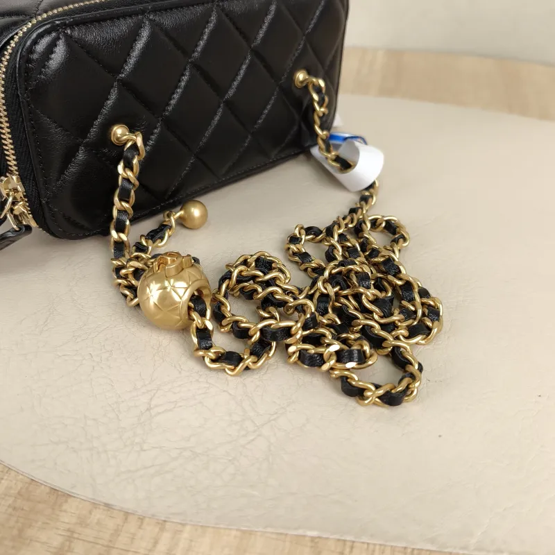 Chanel Crossbody Bag Edition Black Lambskin One Size17 × 8 × 9.5 cm — detail view 3 of 13